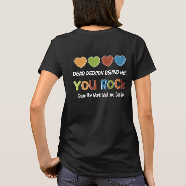 Camiseta "Querida Pessoa Atrás de Mim" com Impressão de Cor (Verso)