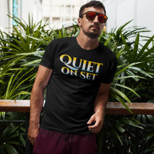 Camiseta Quieto no set - Ficheiro Engraçado