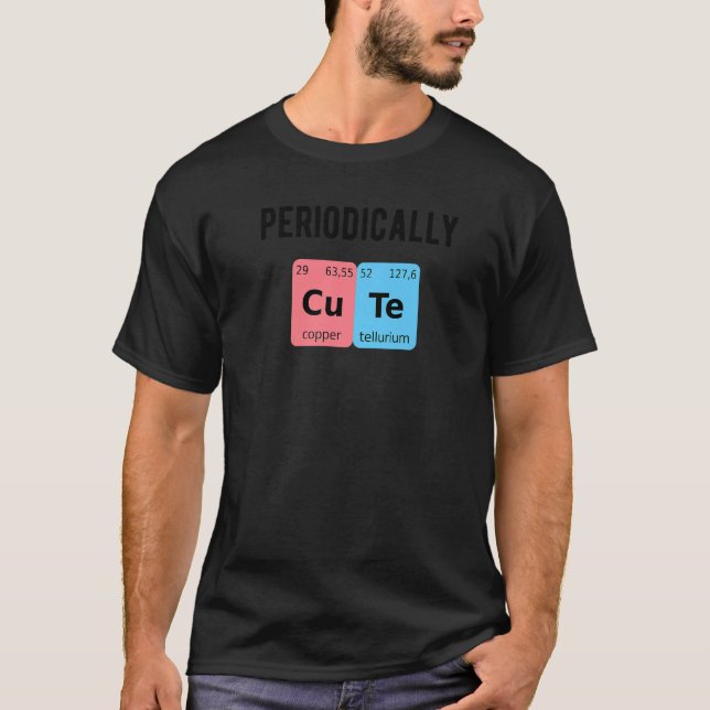 Camiseta Química Fofa Com Curta Periodicidade Adora PhD Stu (Frente)