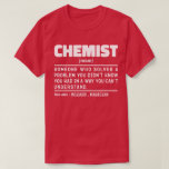 Camiseta Química Noun Science Lover Lab Technician Engraçad<br><div class="desc">Quimista Engraçado Diz "Quimista Alguém Que Resolve Um Problema Que Não Sabia Que Tinha De Uma Maneira Que Não Conseguia Entender". Agarra esta design de Química Engraçada como presentes engraçados para uma mãe,  pai ou amigo espetacular.</div>
