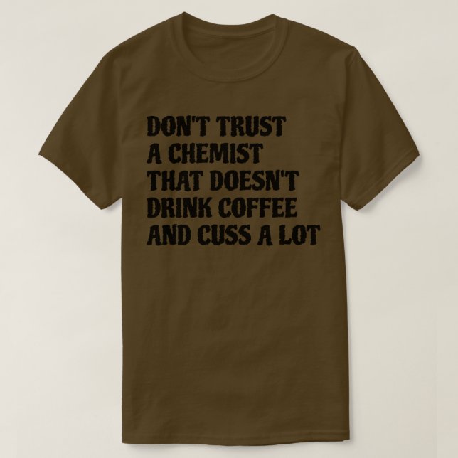 Camiseta Químico Que Bebe Café Custa Muito (Frente do Design)
