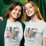 Camiseta Quinceanera Rustic Floral 15 Birthday<br><div class="desc">Bonita, moderna, mas elegante Quinceañera Mis Quince Anos festa de aniversário que combinaria com roupa que ficaria bem nas fotos. Apresentando um design e um modelo verde-floral rústico com cores rosa e verde-oliva que podem ser facilmente editados e o texto substituído por seus próprios detalhes clicando no botão "Personalizar". Para...</div>