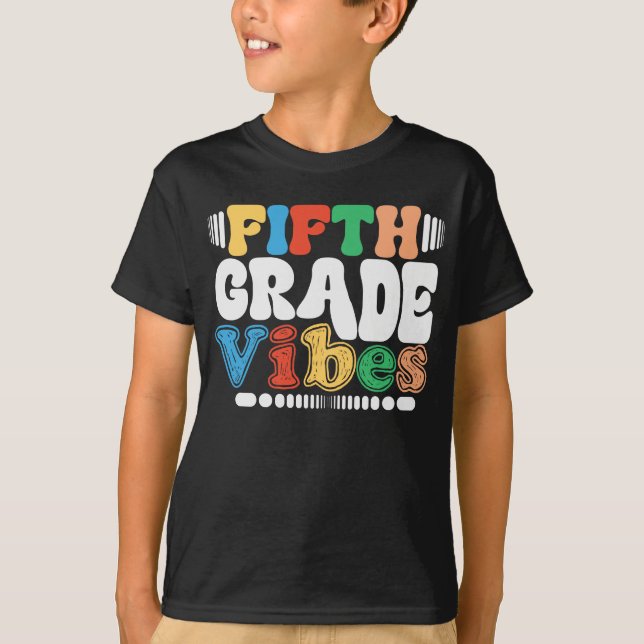Camiseta Quinto Grau Vibes Engraçado De Volta À 5 (Frente)