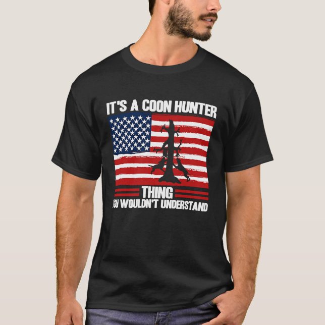 Camiseta Raccoon Hunting Season USA Flag It's A Coon Hunter (Frente)