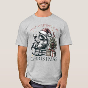 Camiseta Raccoon Santa Hat Bebendo Vinho Natal Festivo