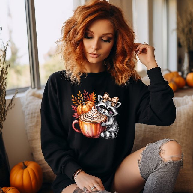 Camiseta Raccoon with Pumpkin Latte Fall Season Sweatshirt (Customize this cute raccoon and pumpkin spice latte coffee design. )
