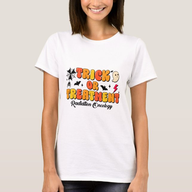 Camiseta Radiação De Truque Ou Tratamento Oncologia Hallowe (Frente)