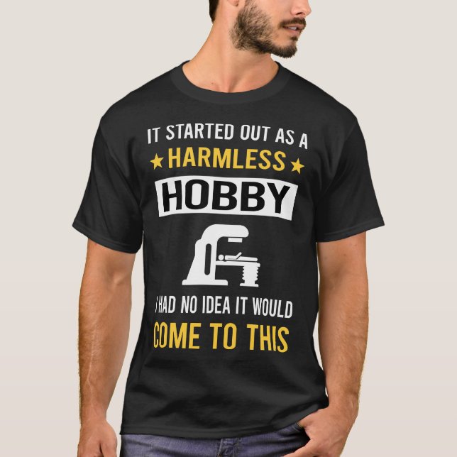 Camiseta Radiação Hobby Inofensiva Rádio Hob Inofensivo (Frente)