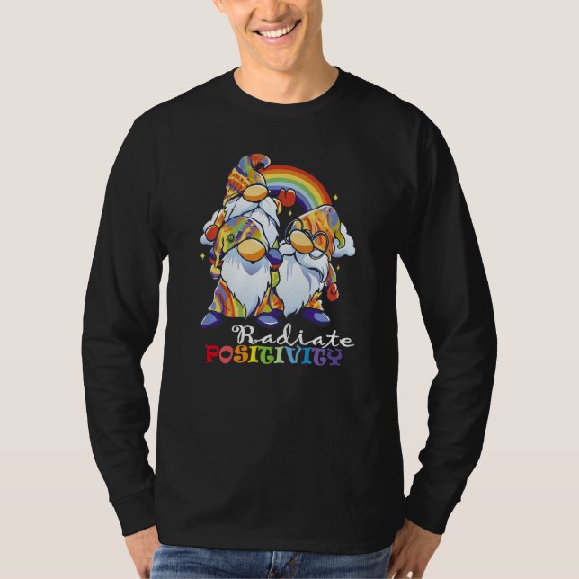 Camiseta Radiate Positivity rainbow gnomes clouds (Frente)