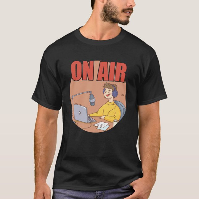 Camiseta Rádio No Ar Podcast Microfone Podcasting Hospedage (Frente)