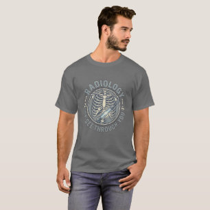 Camiseta Radiologia Nós Vemos Através de Você Esqueleto