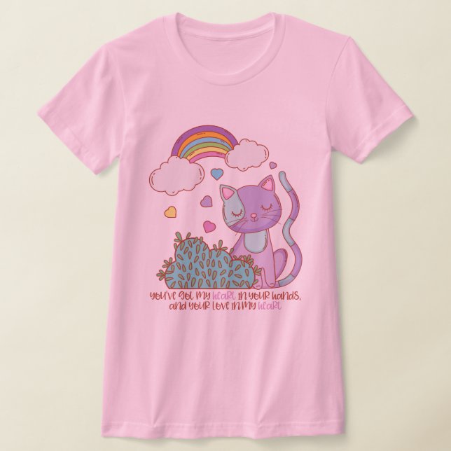 Camiseta Rainbow Kitten with Heart Lyrics on Women's Tee (Postura )