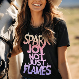 Camiseta Rainbow Spark Joy, Não Apenas Chama