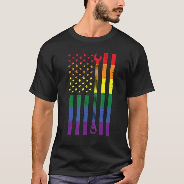 Camiseta Rainbow Us American Flag Wrench Gay Lgbtq Pride Me (Frente)