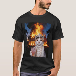 Camiseta Rainha Gato Mansão Fogo Pérolas Coquetel Drama Eng