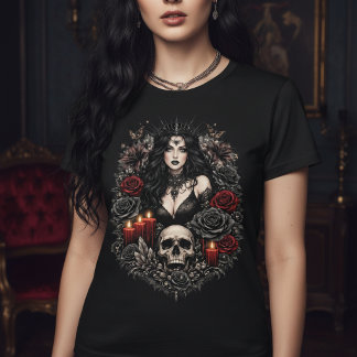 Camiseta Rainha Gótica Escura Com Caveira e Velas