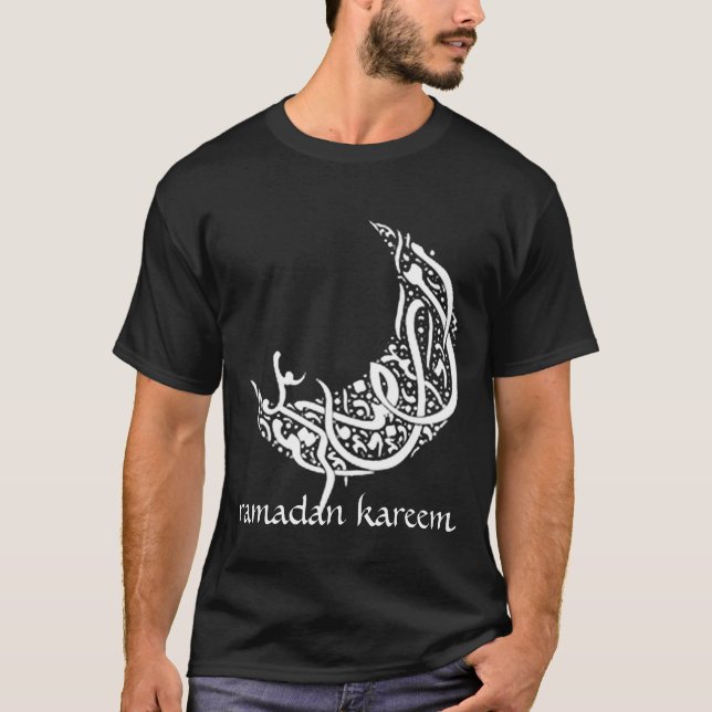 Camiseta Ramadan Kareem (cores escuras) (Frente)