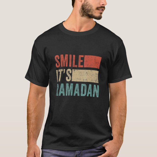 Camiseta Ramadan Mubarak Kareem Sorri Seu Ramadã (Frente)