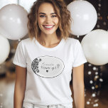 Camiseta Rapariga Floral Elegante Branca e Negra Moderna<br><div class="desc">Crie uma impressão duradoura com eterno e elegante estilo. O preto clássico e branco com damasco floral é perfeito para a noiva e noivo modernos que querem um casamento verdadeiramente bonito e memorável. A coleção de Damasco Elegante Negro e Branco moderno tem tudo o que você precisa para planejar um...</div>