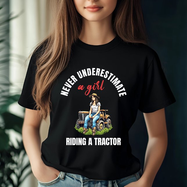 Camiseta Rapariga pilotando um Design de trator (Criador carregado)