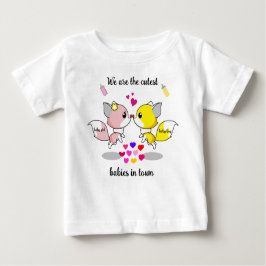 Camiseta Raposas bonitas beijando com corações coloridas Ba