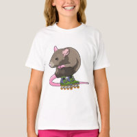 Rato como skater em linha com skates em linha