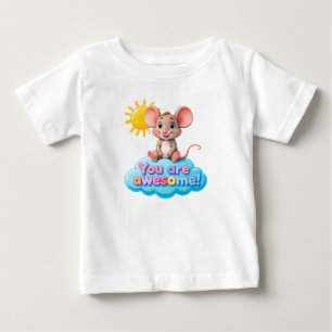Camiseta Rato de desenho animado adorável sentado em uma nu