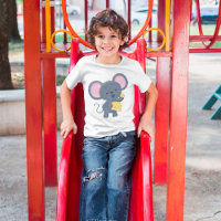 Rato de desenho animado com queijo Adorável