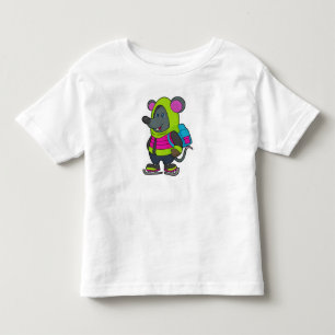 Camiseta Rato no gelo com skates de gelo e mochila.pn