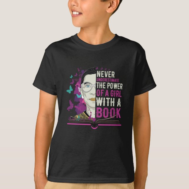 Camiseta RBG nunca subestimula uma garota com um livro (Frente)