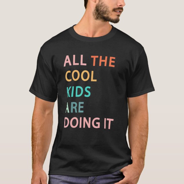 Camiseta Reading All Cool Kids Are Doing It Book Nerd Readi (Frente)