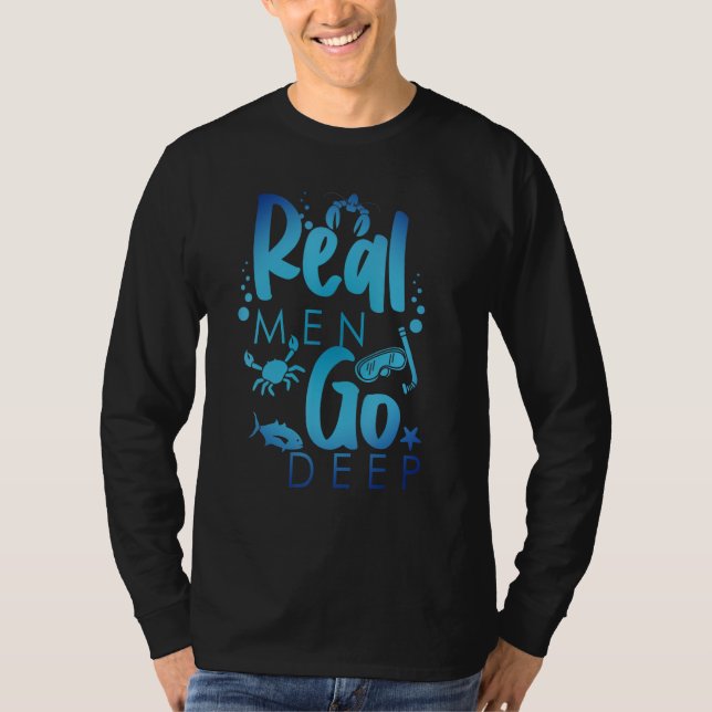 Camiseta Real Men Go Deep Freediving Snorkeling Scuba Diver (Frente)