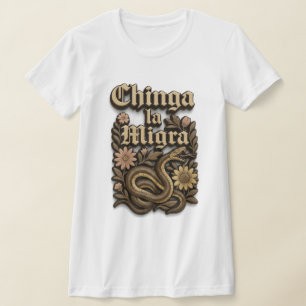 Camiseta Rebelião Vintage: "Chinga la Migra" Gótico