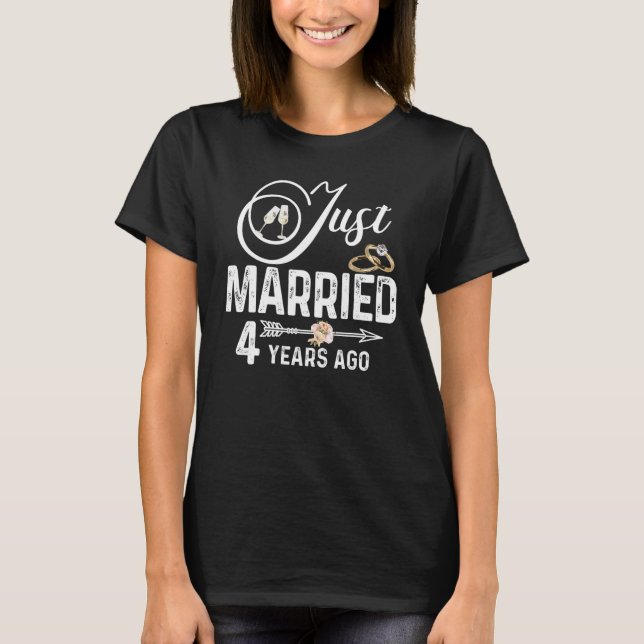 Camiseta Recem casados 4 Anos Atrás 4º Aniversário de Casam (Frente)