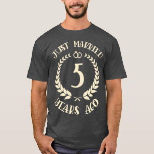 Camiseta Recem casados 5 Anos Atrás 5 de Casamento