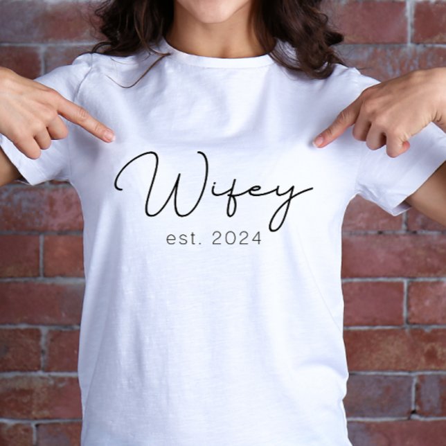 Camiseta Recem casados Wifey Recentemente (Wifey tshirt est 2024)