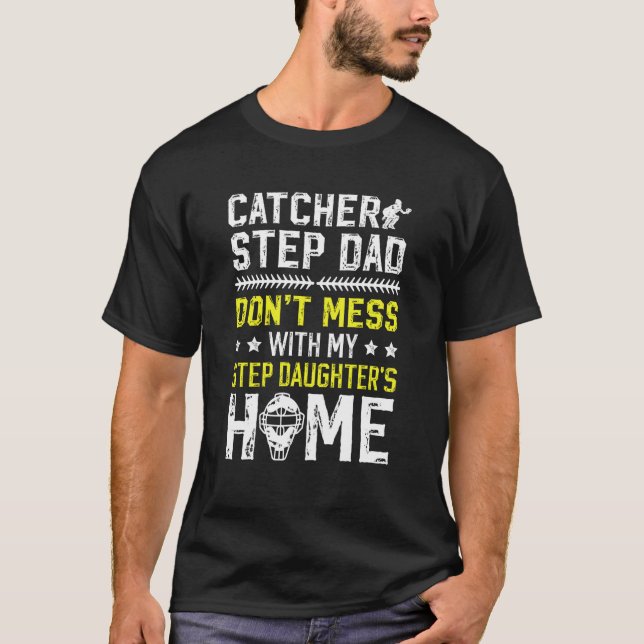 Camiseta Receptor de Softbol Padrasto Engraçado Receptor de (Frente)