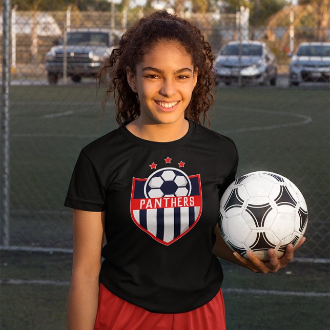 Camiseta Red Soccer Shield Team, Nome do Jogador e Número (Girls red soccer t-shirt with custom team name, player name and player number.)