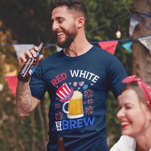 Camiseta Red White and Brew - Funny 4th July Celebration (Criador carregado)