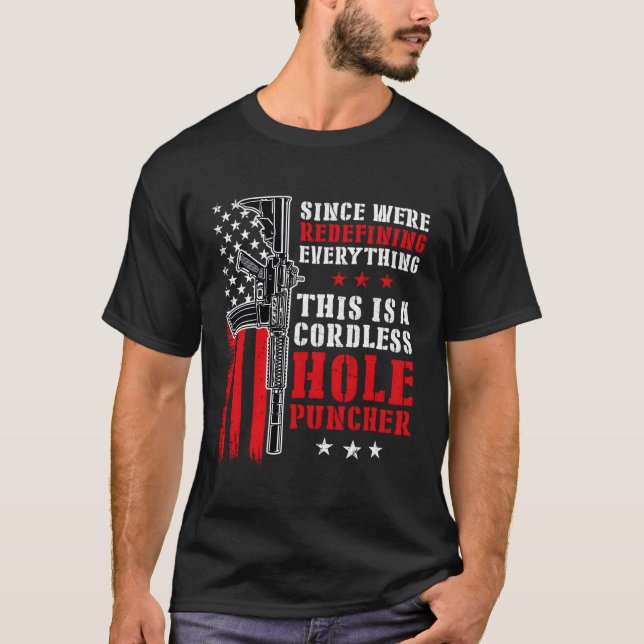 Camiseta Redefinimos Tudo E Este É Um Buraco Sem Fio (Frente)
