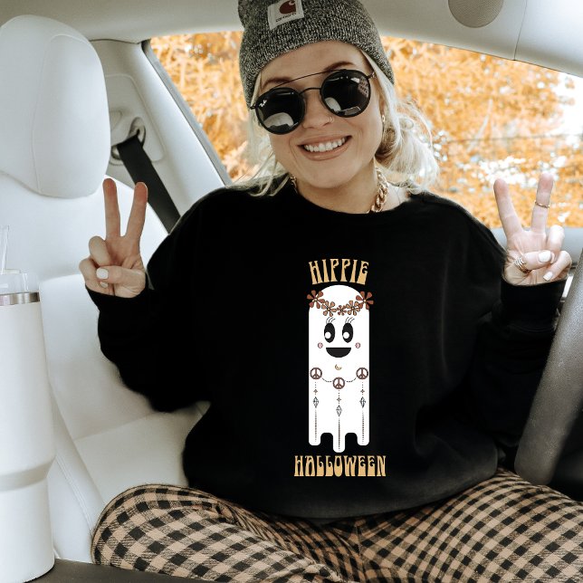 Camiseta Refletor Hippie Halloween Ghost Sweatshirt (Hippie Halloween Black Sweatshirt by Awakening Graphics featuring a cute ghost with a flower crown.)