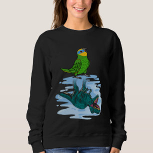 Camiseta Reflexão entre papagaio e rex na Amazônia alada la