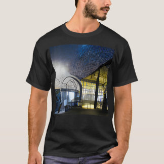Camiseta Reimaginado pela luz industrial e fantasia mágica