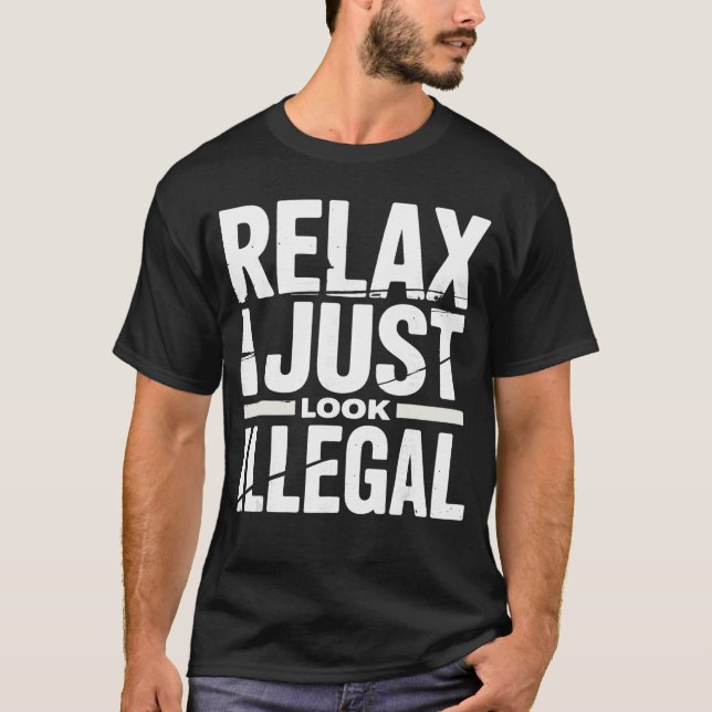 Camiseta Rela I Just Look Illegal Funny Sarcastic Humor Men (Frente)