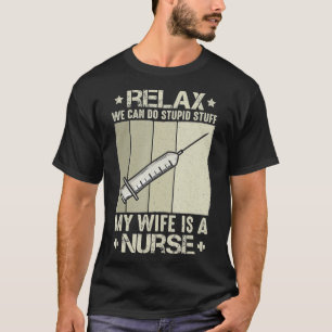 Camiseta Rela Podemos Fazer Coisas Estúpidas Que Minha Espo