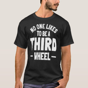 Camiseta Relação Sarcasmo de Terceiro Rodo Humor Namorando