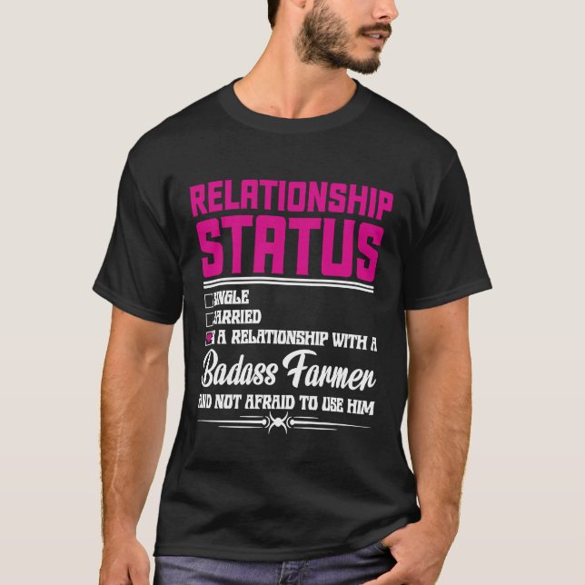 Camiseta Relacionamento Com Uma Namorada Esposa De Fazendei (Frente)
