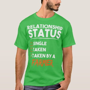 Camiseta Relationship Status Taken By A Farmer Funny Sarcas
