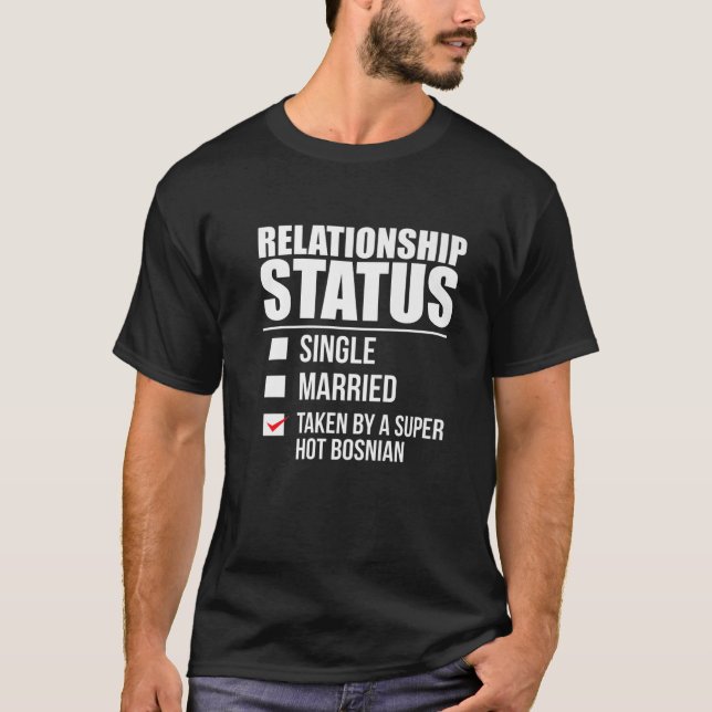 Camiseta Relationship Status Taken By Hot Bosnian Pride Bos (Frente)