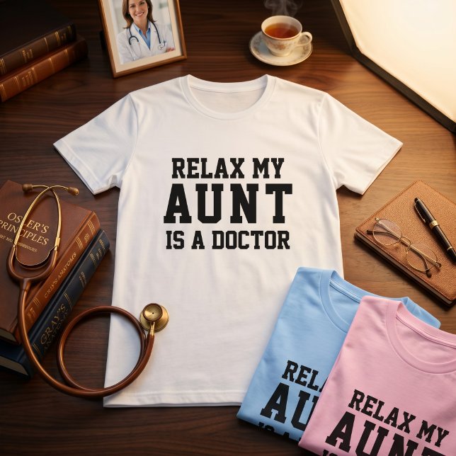 Camiseta Relaxa Minha Tia É Médica (Relax My Aunt Is A Doctor T-Shirt)